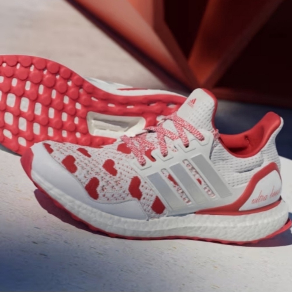 NWT Adidas boost valentines edition White and Red Heart running shoes 8 - Picture 7 of 12